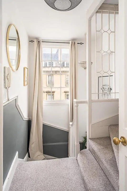 Beautiful Central 2 Bed Flat Bath Apartmán